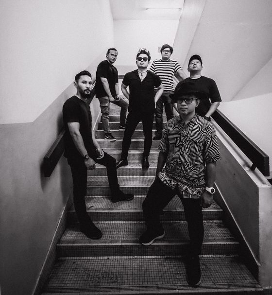 Diorama: full band, stairs