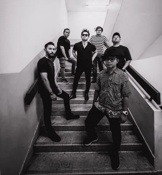 Diorama: full band, stairs