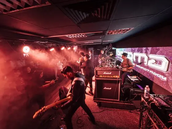 Diorama: live on stage