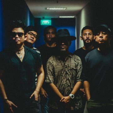 The six members of Diorama in a blue-lit corridor, 2024 shoot by Antagonist Visuals