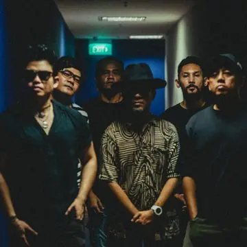 The six members of Diorama in a blue-lit corridor, 2024 shoot by Antagonist Visuals