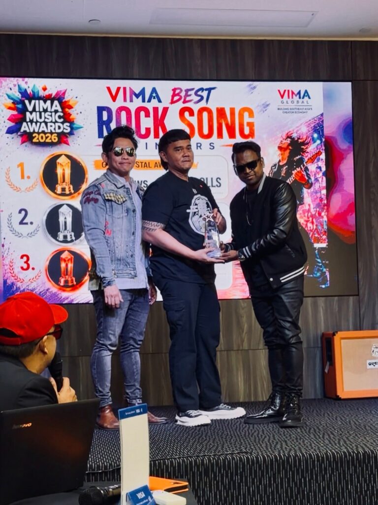 Diorama receiving the VIMA Bronze Crystal Award for Best Rock Song on stage in Kuala Lumpur